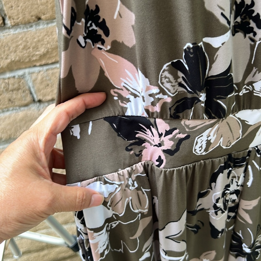 By Giuliani Floral Jumpsuit in Olive and Pink with pockets faux wrap size L - Picture 8 of 12